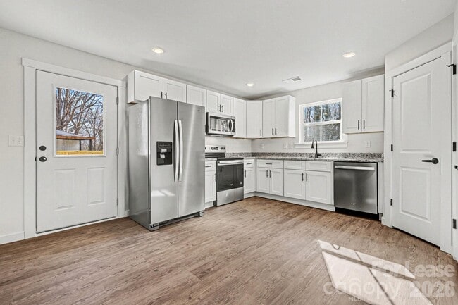 Building Photo - 106 10th Ave SE