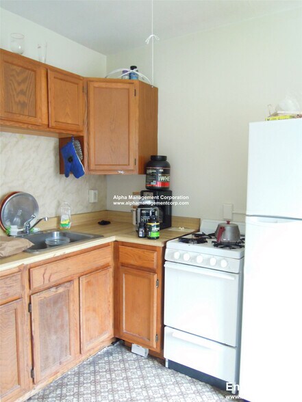 Building Photo - 349 Pleasant St