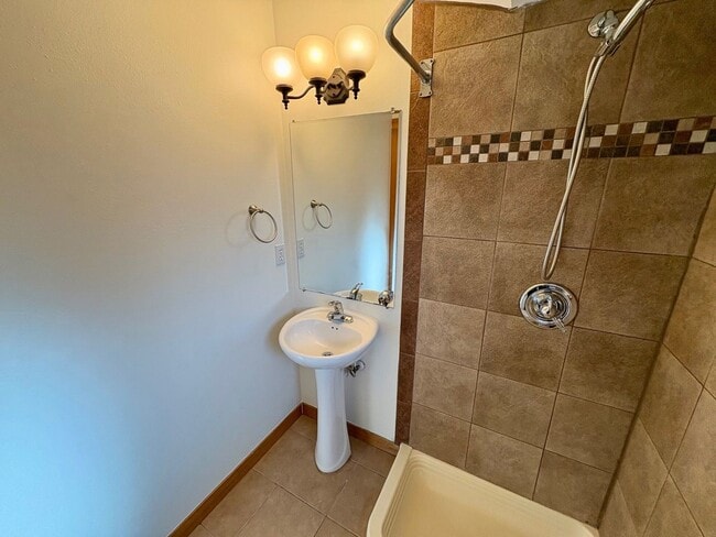 Building Photo - Central District Townhome