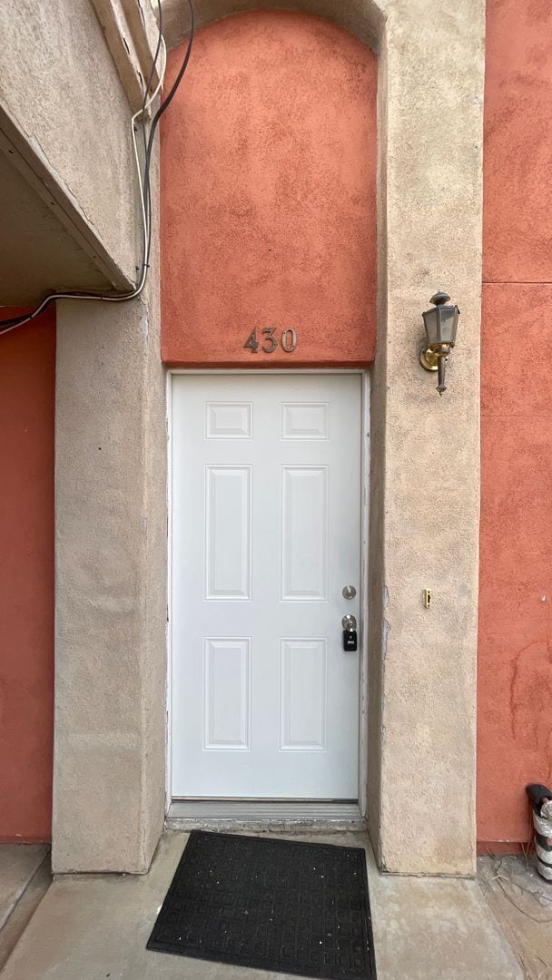 Building Photo - Modern town home with AC. 3/2. Covered, off-street parking, easy care yard.  Ample kitchen. Lamin...