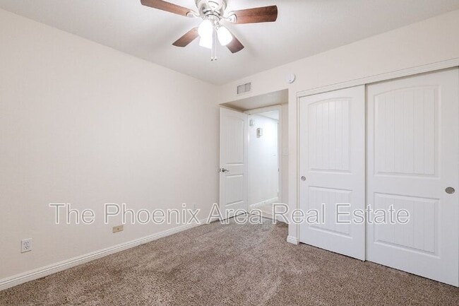 Building Photo - 3231 N Woodburne Dr