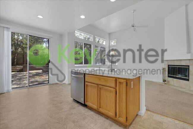 Building Photo - 7956 Robinson Dr