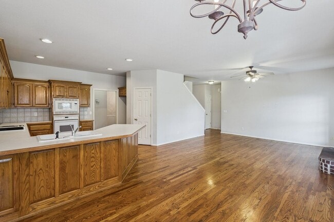 Building Photo - Spacious 4 Bedroom + Bonus Room & Office