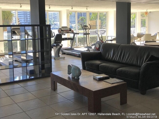 Building Photo - 121 Golden Isles Dr