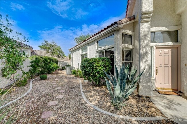 Building Photo - 9244 Pitching Wedge Dr