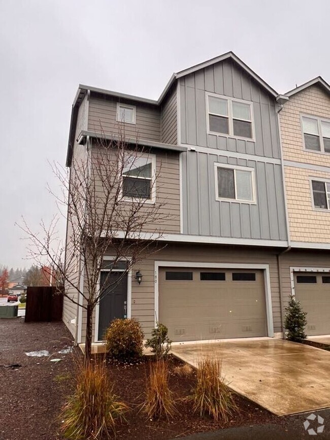 Building Photo - Woodland Townhome Just Minutes from i5