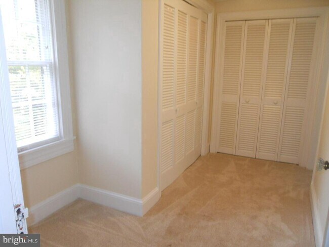 Building Photo - 1717 Circle Rd