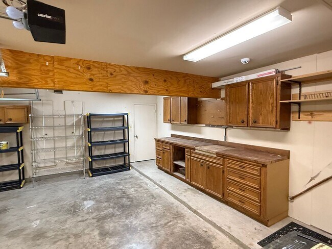 Building Photo - 9106 Rockcrest Cir