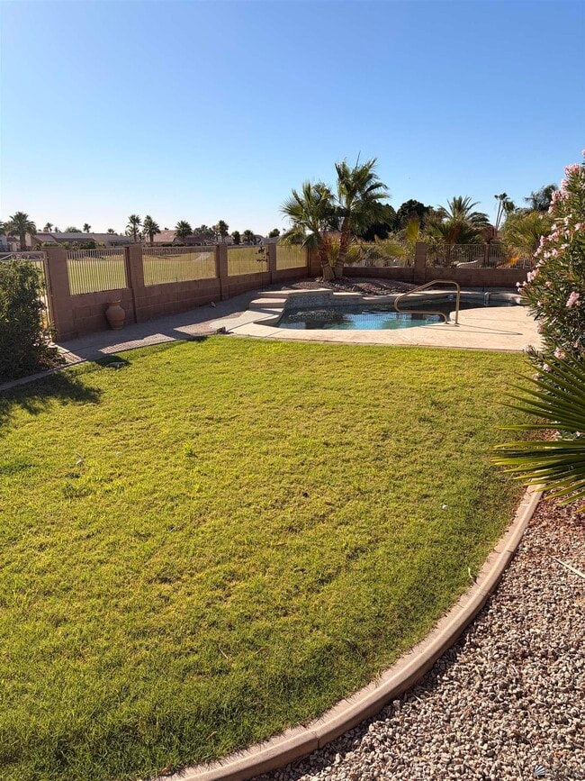 Building Photo - 10390 Fairway Dr