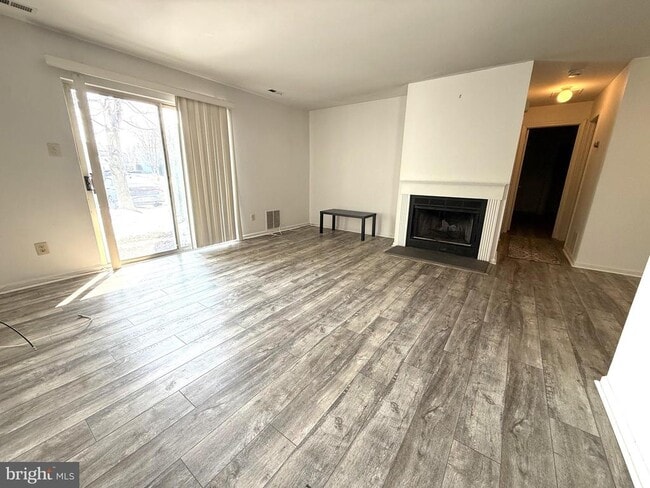 Building Photo - 607 Covington Ct