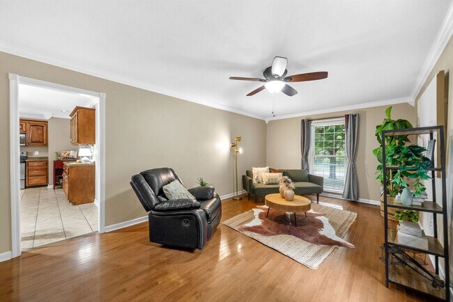 Building Photo - 114 Hickory Hill Dr