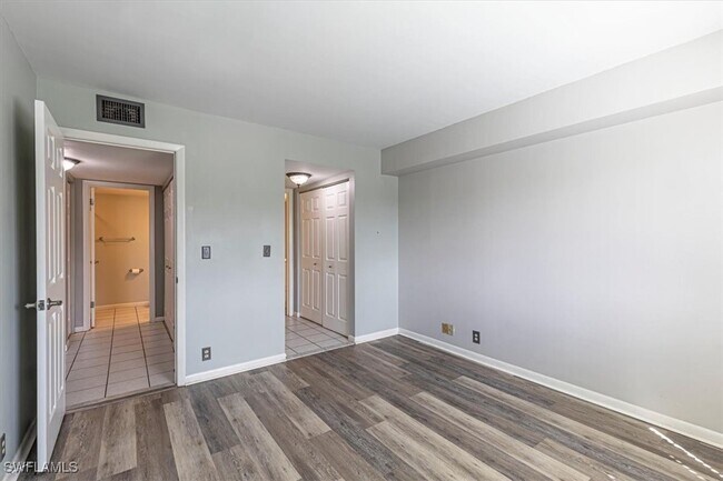 Building Photo - 2885 Palm Beach Blvd