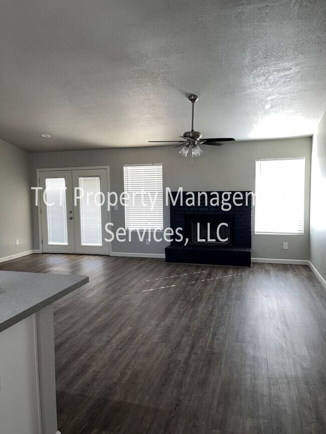 Building Photo - Beautifully Remodeled 3 Bedroom Home in Gi...