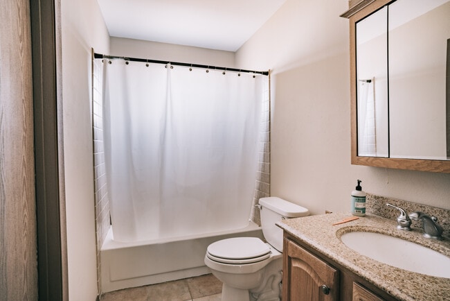 Building Photo - 1991 Palm Dr