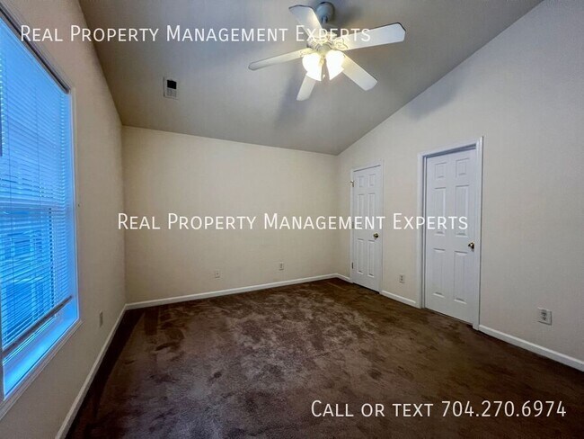 Building Photo - 9615 Littleleaf Dr