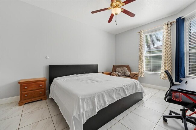 Building Photo - 3180 Stonehurst Cir