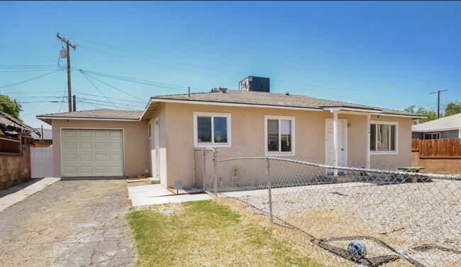 Building Photo - Best Home In Lancaster!