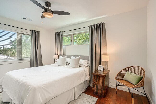 Building Photo - Home for Lease In East Downtown Austin Holly District