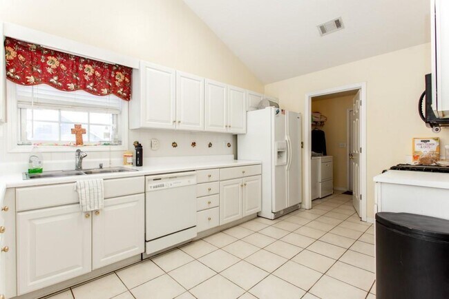 Building Photo - 6229 Huckleberry Ridge
