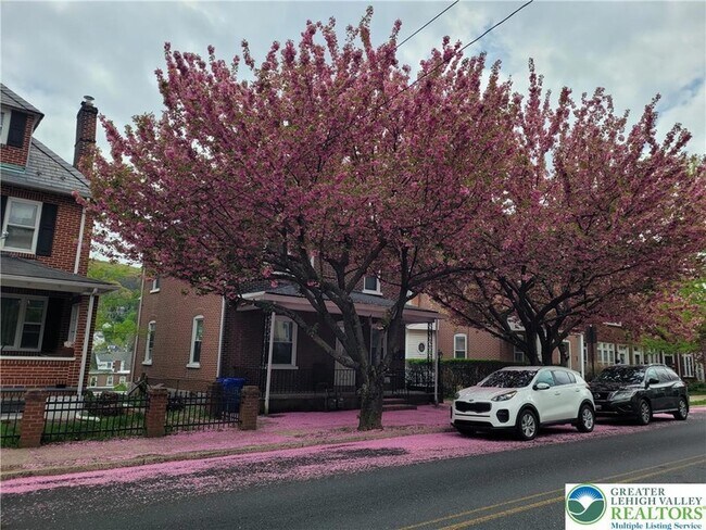 Building Photo - 1024 Delaware Ave