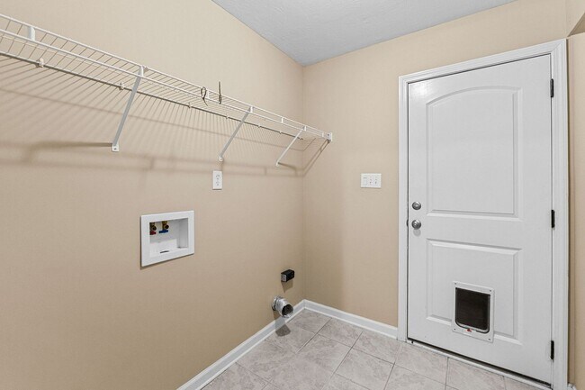 Building Photo - Grovetown home in pool community!