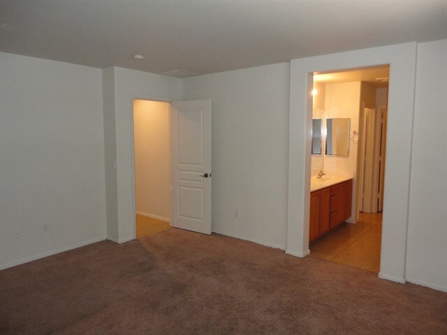 Building Photo - 33335 N Hidden Canyon Dr