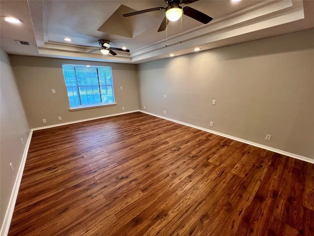 Building Photo - 300 W 4th St