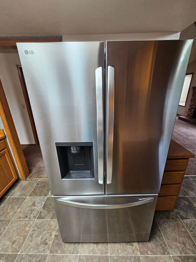 Building Photo - 1097 Summer Breeze Dr N