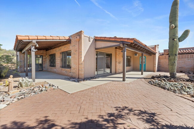 Building Photo - 1021 W Desert Canyon Pl