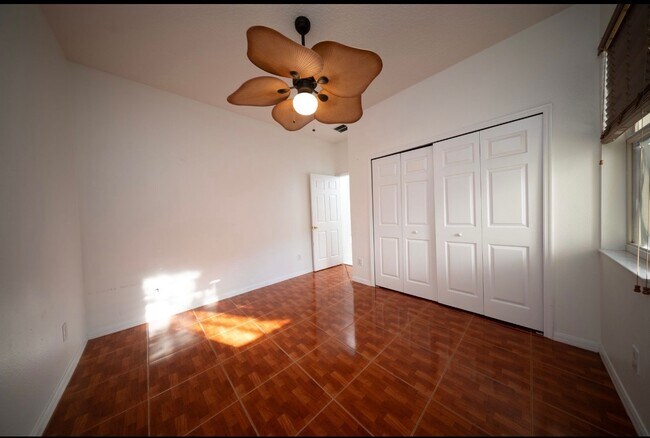Building Photo - 5456 Los Palma Vista Dr