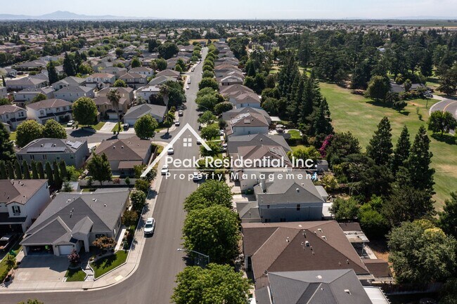 Building Photo - Spacious Stockton 5bd/3ba back up to Elkhorn Golf Club