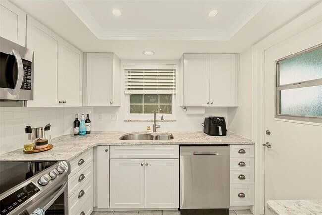 Building Photo - 147 Bluff View Dr