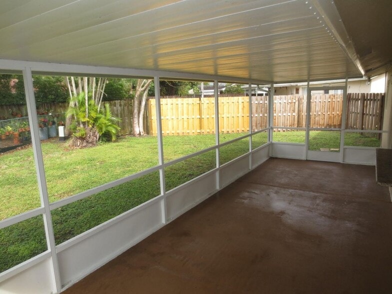 Building Photo - 1283 Anhinga Dr