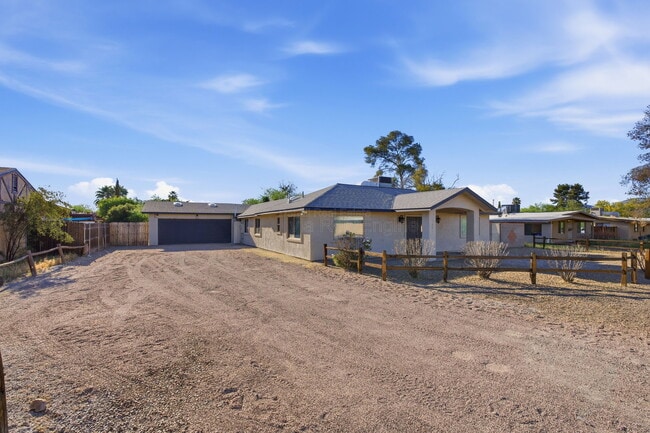 Building Photo - 1901 N Rosemont Blvd