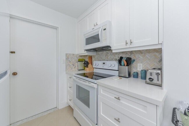 Building Photo - 2860 S Ocean Blvd