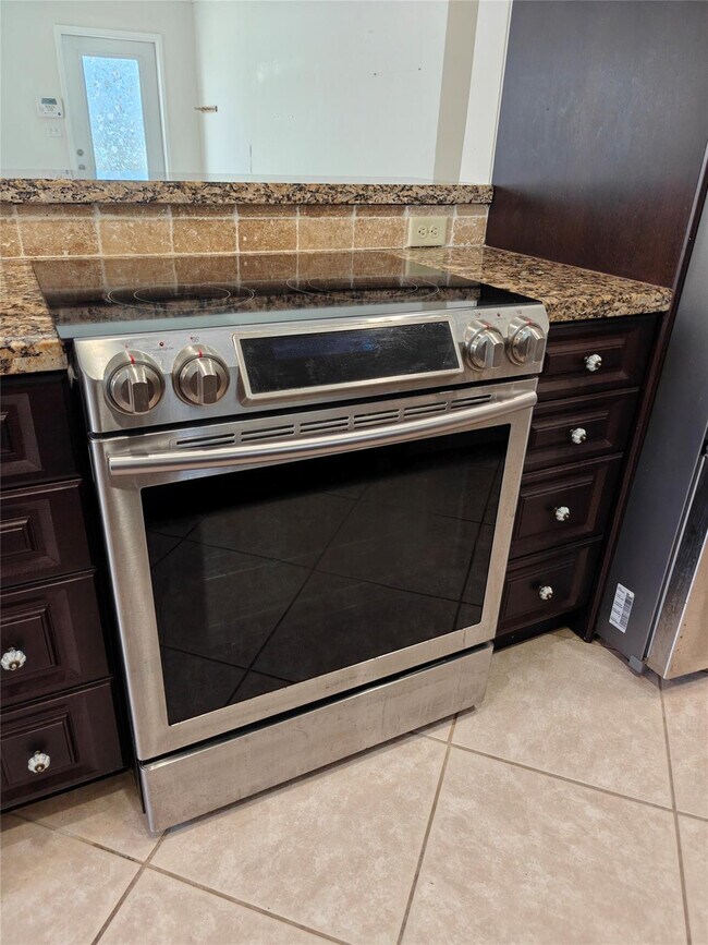 Building Photo - 2755 NE 28th Ave