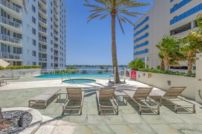 Building Photo - 1551 N Flagler Dr