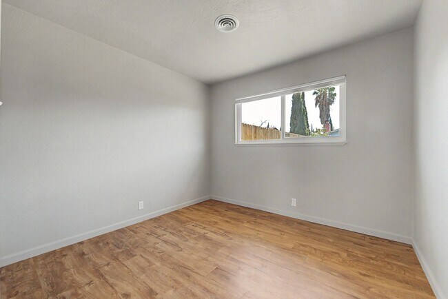 Building Photo - 1142 Nadene Dr