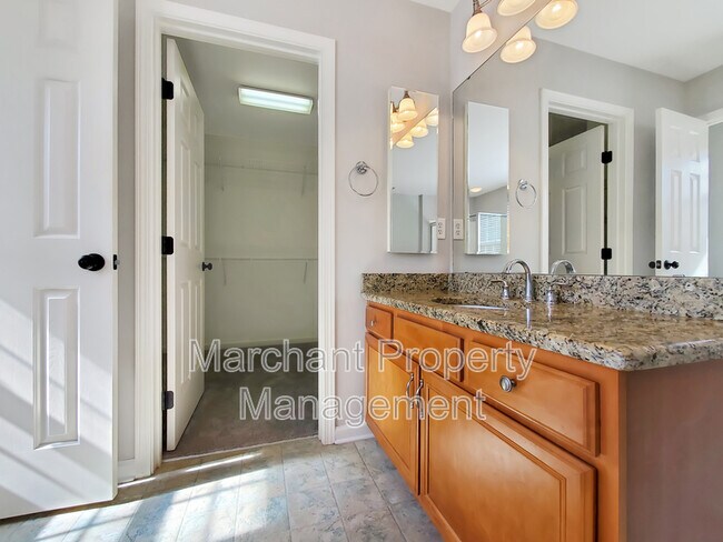 Building Photo - 15 Silverthorn Ct