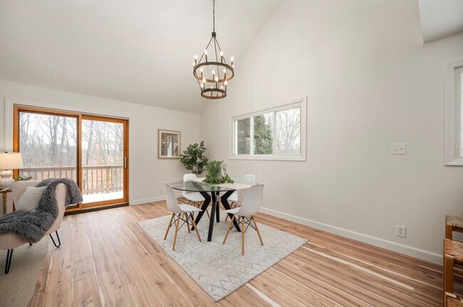 Building Photo - 3764 Glenwood Dr