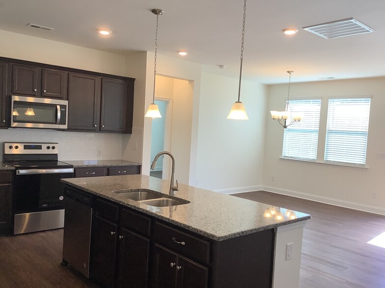 Building Photo - 173 River Hwy