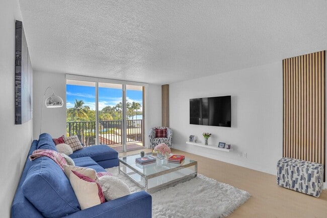 Building Photo - 2121 N Ocean Blvd