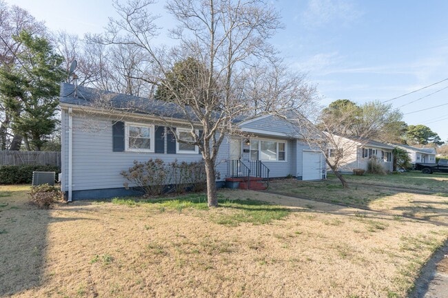 Building Photo - MOVE IN READY 4-bedroom Ranch home nestled in the Heart of Norfolk!