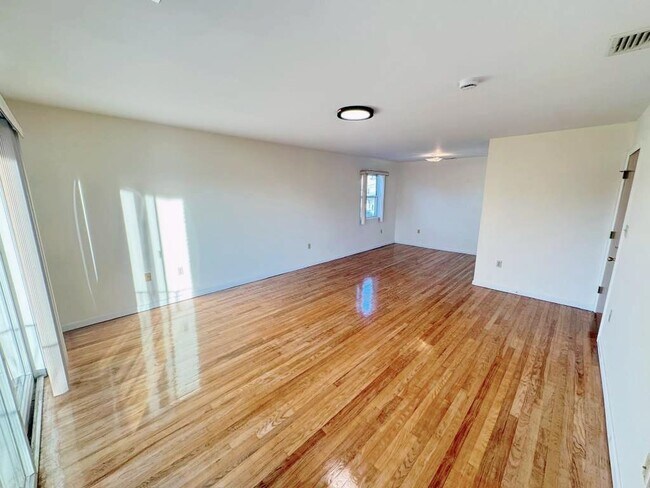 Building Photo - 4414 Liberty Ave