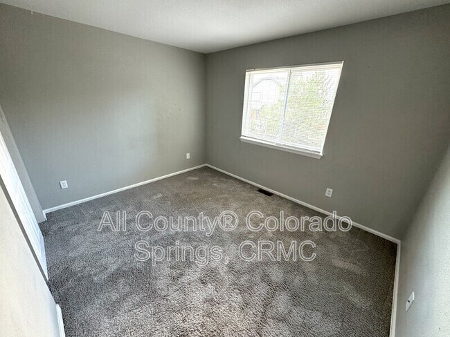 Building Photo - 5859 Instone Cir
