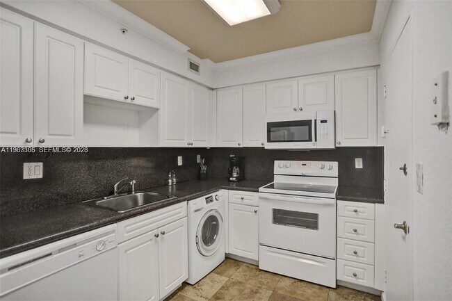 Building Photo - 2501 S Ocean Dr