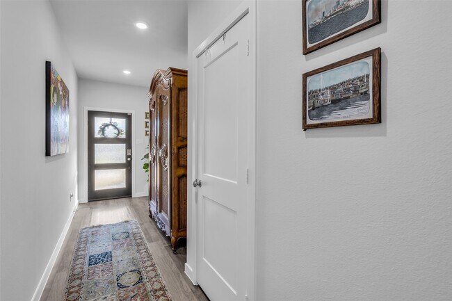 Building Photo - 7866 Alset Dr