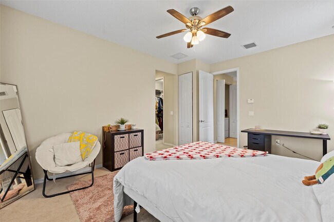 Building Photo - 5224 SW 77th Way