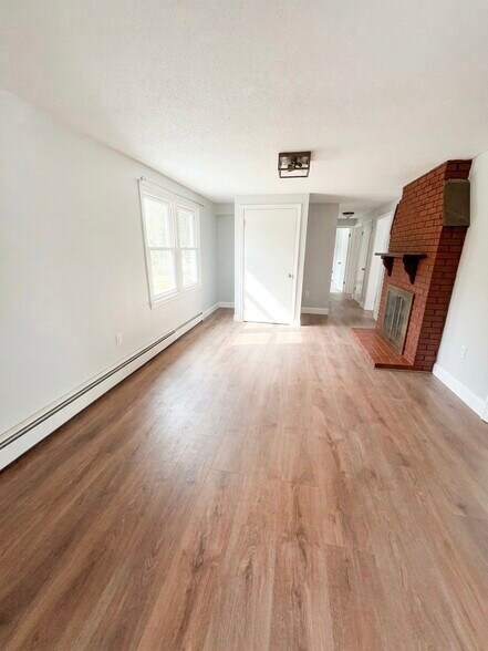 Dedicated dining area conveniently located off the kitchen for easy entertaining - 16 Miller Rd