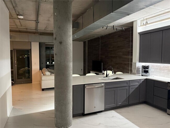 Building Photo - 10 N Summerlin Ave